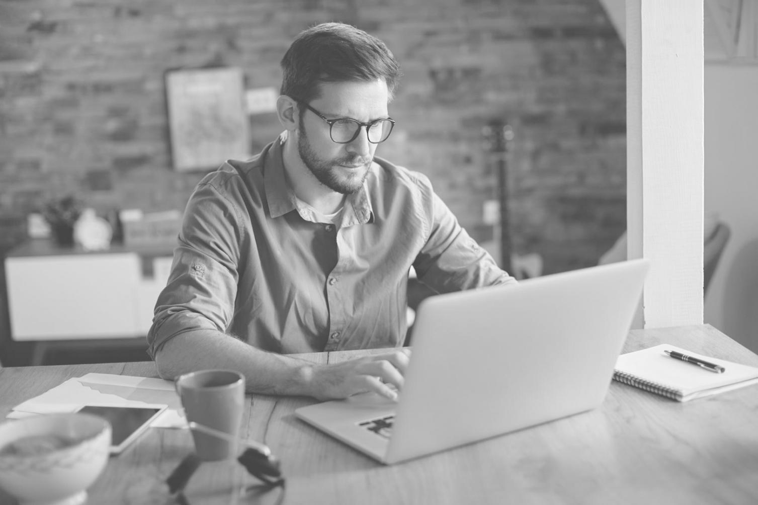 Méthodes d'analyse financière avec tableaux et indicateurs